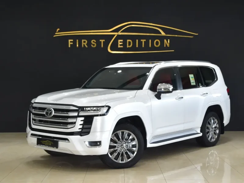2022 Toyota Land Cruiser VXR 6 Cylinders Petrol Engine White Red SUV GCC Specs