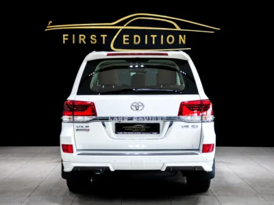 2020 Toyota Land Cruiser VXR Grand Touring 5.7L V8 Petrol Engine White Tan SUV GCC Specs