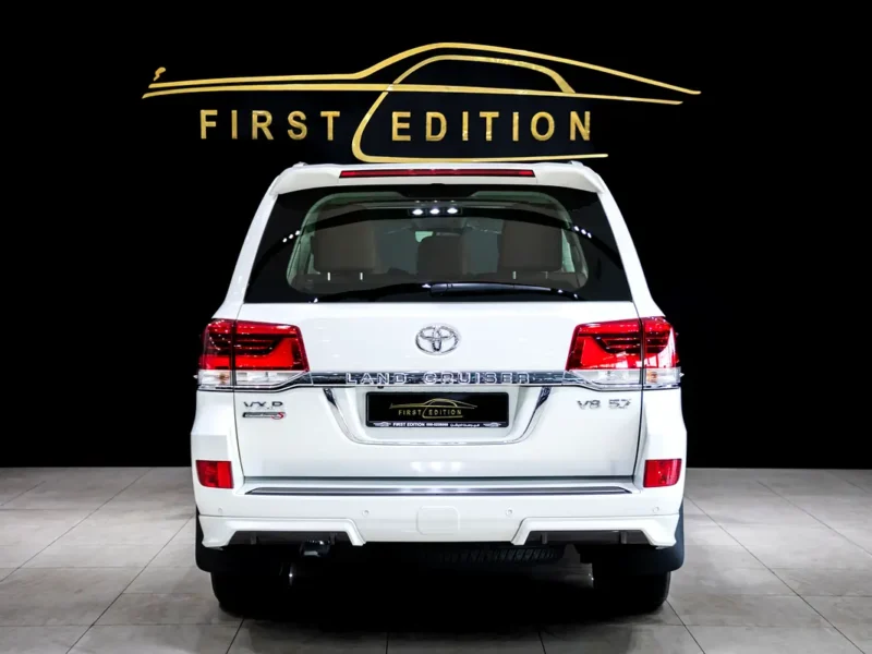 2020 Toyota Land Cruiser VXR Grand Touring 5.7L V8 Petrol Engine White Tan SUV GCC Specs