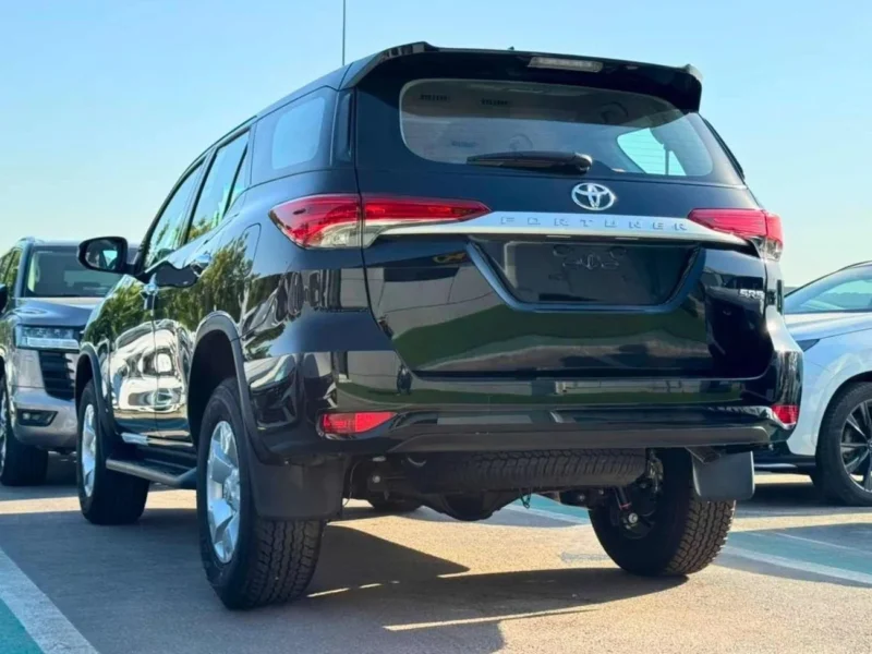 2026 Toyota Fortuner SR5 MID OPTION 2.7L PETROL V4 AT Black Brown SUV GCC Specs
