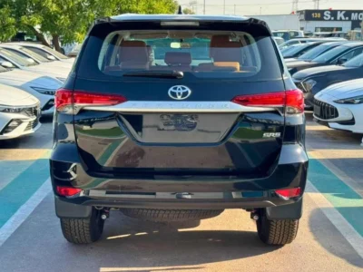 2026 Toyota Fortuner SR5 MID OPTION 2.7L PETROL V4 AT Black Brown SUV GCC Specs