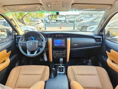2026 Toyota Fortuner SR5 MID OPTION 2.7L PETROL V4 AT Black Brown SUV GCC Specs