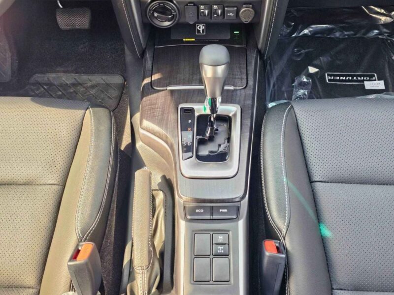 2026 Toyota Fortuner SR5 ADVENTURE 4.0L V6 PETROL Engine White Black SUV GCC