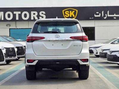 2026 Toyota Fortuner SR5 ADVENTURE 4.0L V6 PETROL Engine White Black SUV GCC