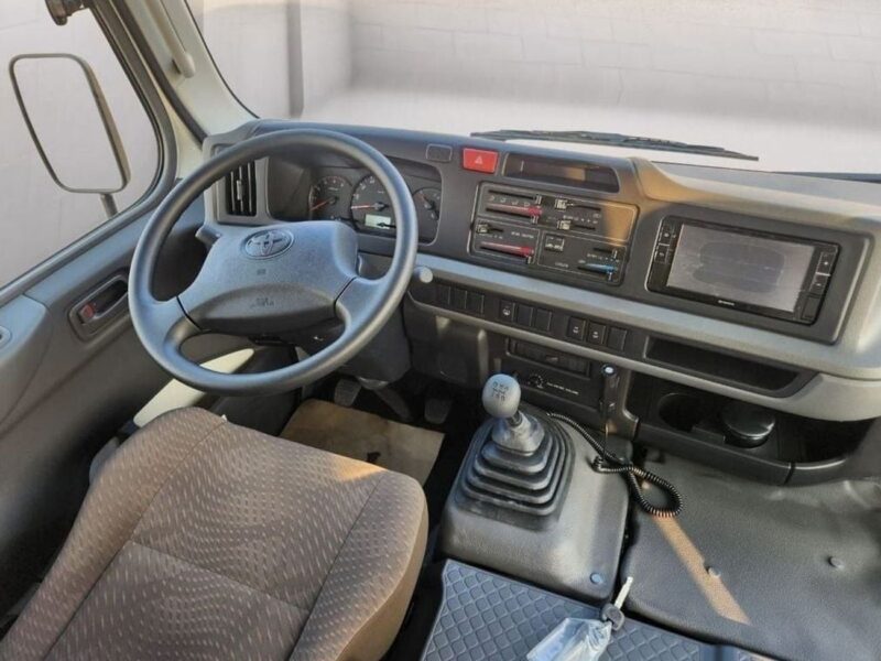 2025 Toyota Coaster 4.0L 4-cylinder Inline turbocharged Diesel White Brown Bus 23 Seats
