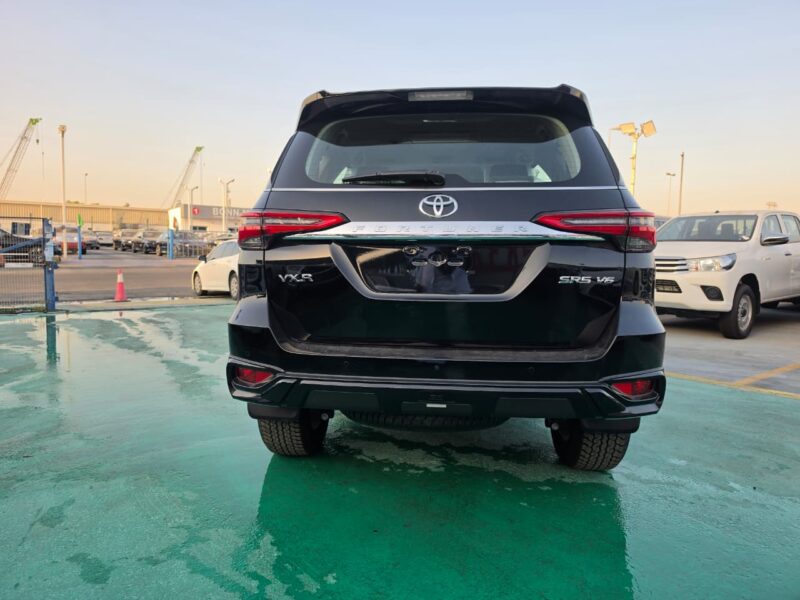 2026 Toyota Fortuner 4.0 Litres V6 PETROL Engine Black SUV GCC Specifications Full Option