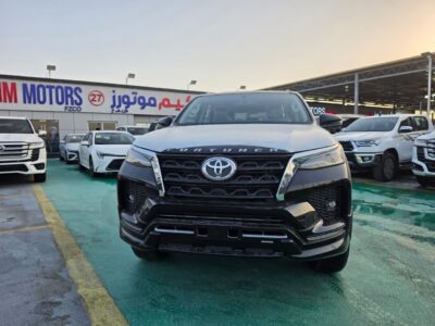 2026 Toyota Fortuner 4.0 Litres V6 PETROL Engine Black SUV GCC Specifications Full Option