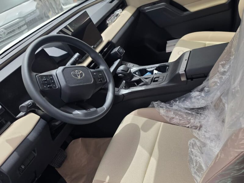 2026 Toyota RAV 4 2.5 Litres 4 Cylinders Hybrid Engine White Beige SUV GCC Specifications