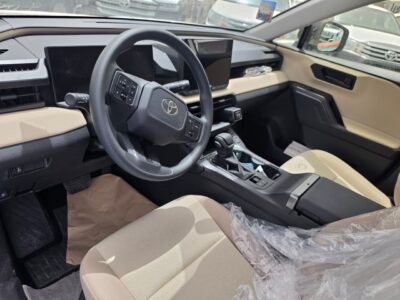 2026 Toyota RAV 4 2.5 Litres 4 Cylinders Hybrid Engine White Beige SUV GCC Specifications