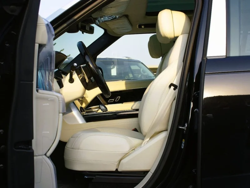 2026 Land Rover Range Rover Autobiography P530 4.4LTwin-Turbo V8 Black White SUV