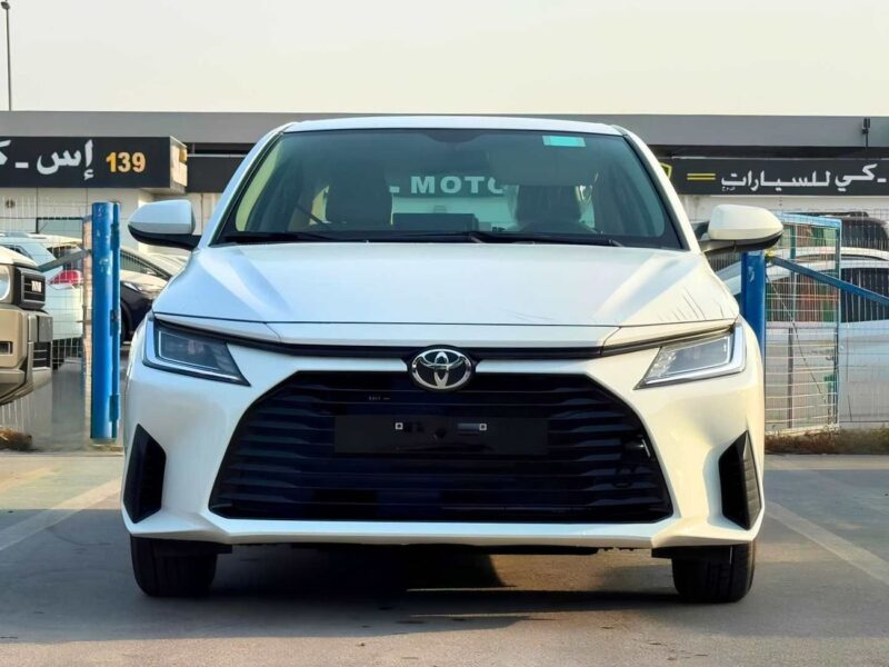 2026 Toyota Yaris E STANDRAD OPTION 1.5L PETROL V4 White Beige Sedan GCC Specs