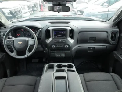 2025 CHEVROLET SILVERADO 2.7L 4x4 TurboMax L4 Black Pickup Truck GCC Specs