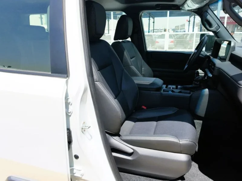 2025 TOYOTA PRADO Monotone 2.8L 4 Cylinders Diesel Engine White Black SUV GCC