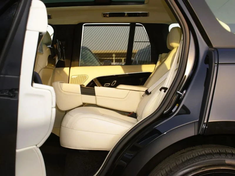 2026 Land Rover Range Rover Autobiography P530 4.4LTwin-Turbo V8 Black White SUV