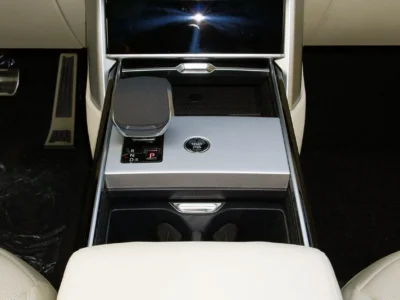 2026 Land Rover Range Rover Autobiography P530 4.4LTwin-Turbo V8 Black White SUV