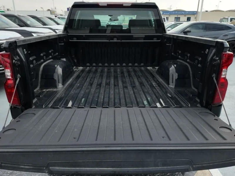 2025 CHEVROLET SILVERADO 2.7L 4x4 TurboMax L4 Black Pickup Truck GCC Specs