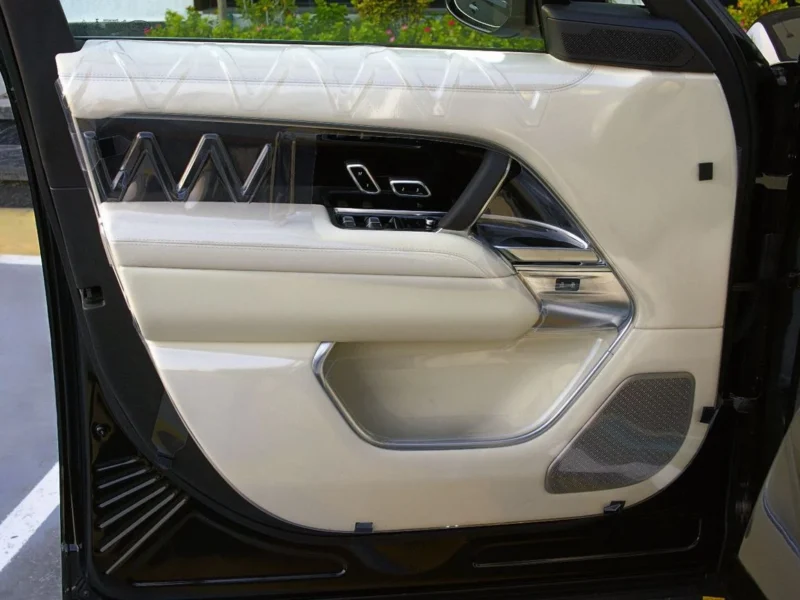 2026 Land Rover Range Rover Autobiography P530 4.4LTwin-Turbo V8 Black White SUV