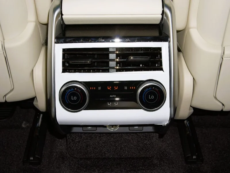 2026 Land Rover Range Rover Autobiography P530 4.4LTwin-Turbo V8 Black White SUV