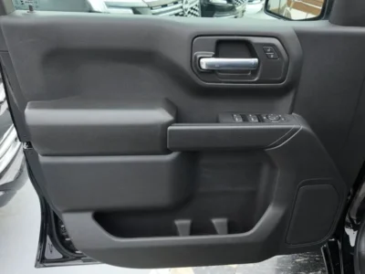 2025 CHEVROLET SILVERADO 2.7L 4x4 TurboMax L4 Black Pickup Truck GCC Specs