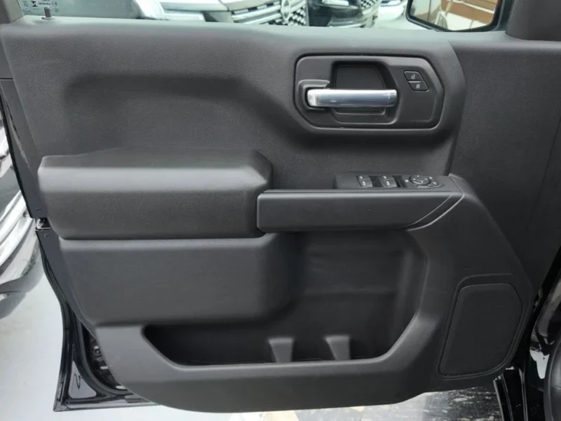 2025 CHEVROLET SILVERADO 2.7L 4x4 TurboMax L4 Black Pickup Truck GCC Specs