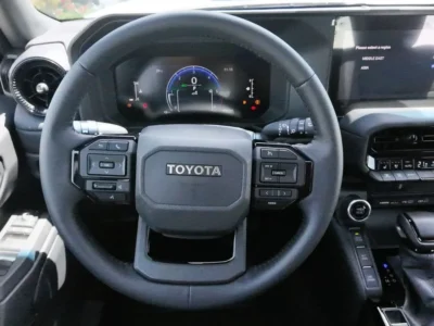 2025 TOYOTA PRADO Monotone 2.8L 4 Cylinders Diesel Engine White Black SUV GCC
