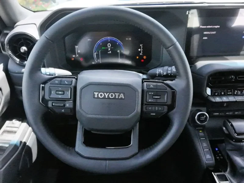 2025 TOYOTA PRADO Monotone 2.8L 4 Cylinders Diesel Engine White Black SUV GCC
