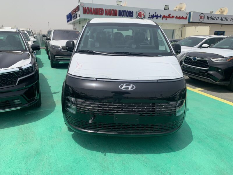 2024 Hyundai Staria 3.5L 6 Cylinders Petrol Engine Black 11-Seater Van