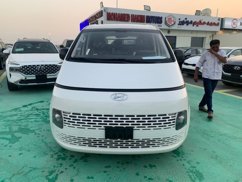 2024 Hyundai Staria 3.5L Petrol 6 Cylinders Petrol Engine White Black GCC