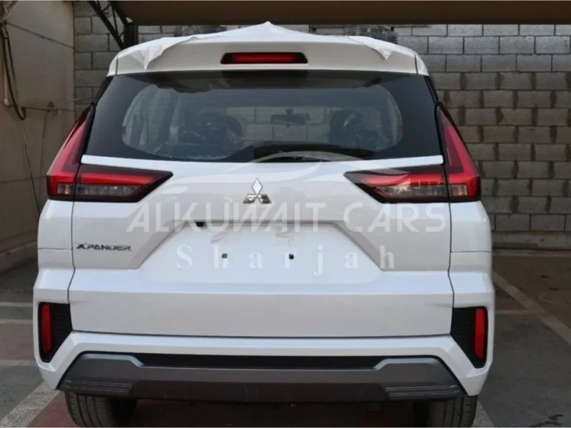2023 MITSUBISHI XPANDER 1.5L 4 Cylinders PETROL Engine AT White Black SUV GCC Specs