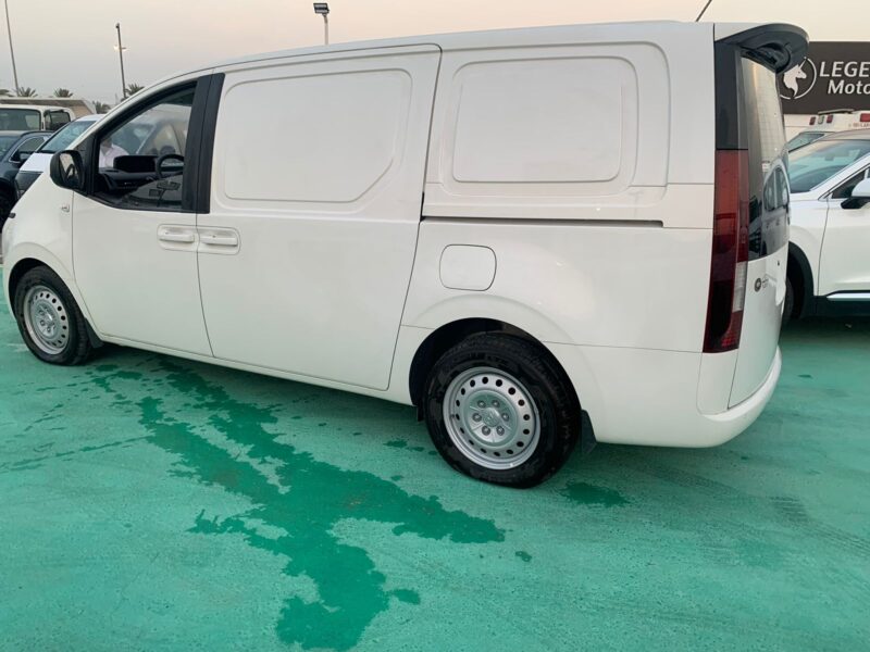 2024 Hyundai Staria 3.5L 6 Cylinders Petrol Engine White Black Spacious Family Van