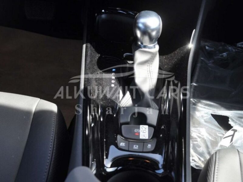 2023 Toyota C-HR 1.8 Litres 4 Cylinders Hybrid Engine White Black SUV Automatic