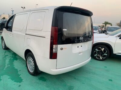 2024 Hyundai Staria 3.5L 6 Cylinders Petrol Engine White Black Spacious Family Van