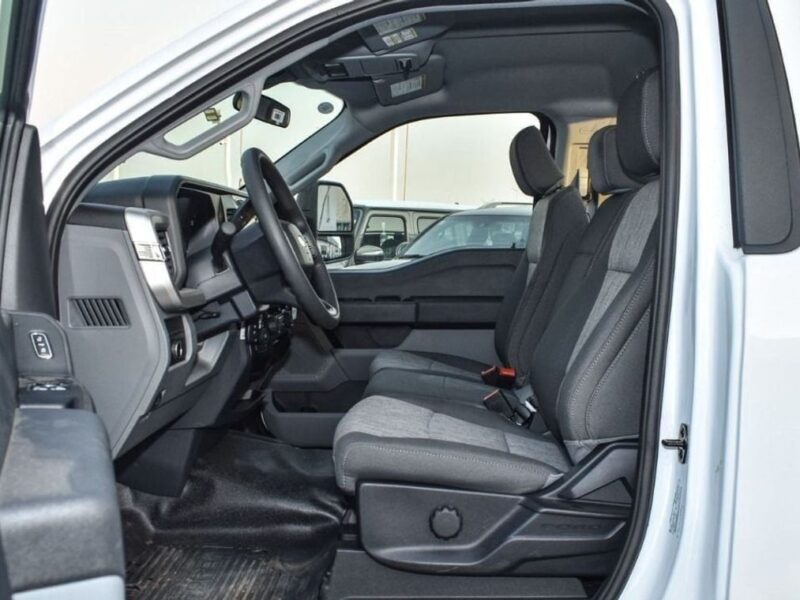 2026 Ford F550 XL Super Duty 6.7L V8 Turbo Petrol Engine White Black Pickup Truck Automatic
