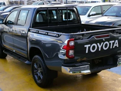 2026 Toyota Hilux SR5 2.4 L 4 Cylinders Diesel Engine Grey Black Double Cab Truck 4X4