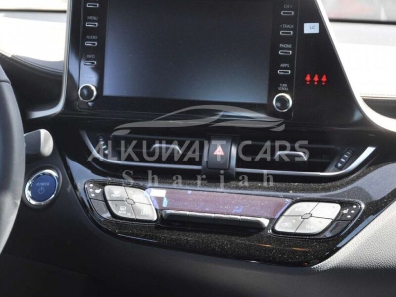 2023 Toyota C-HR 1.8 Litres 4 Cylinders Hybrid Engine White Black SUV Automatic