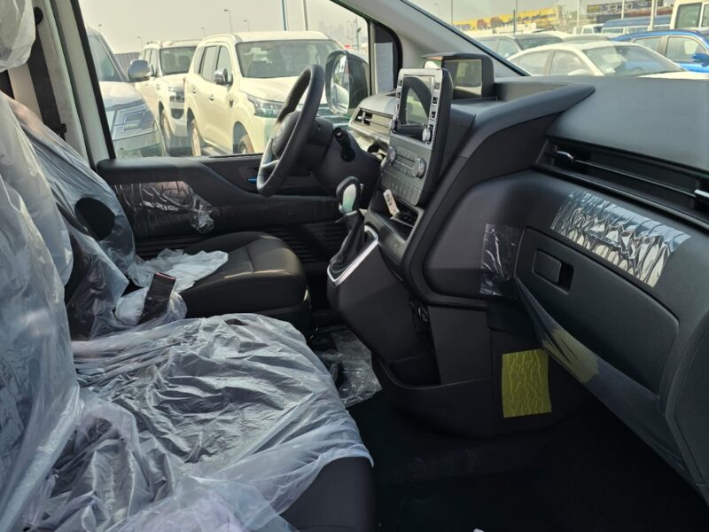 2026 Hyundai Staria 3.5L 6 Cylinders Petrol Engine White Black Spacious MPV GCC Specs