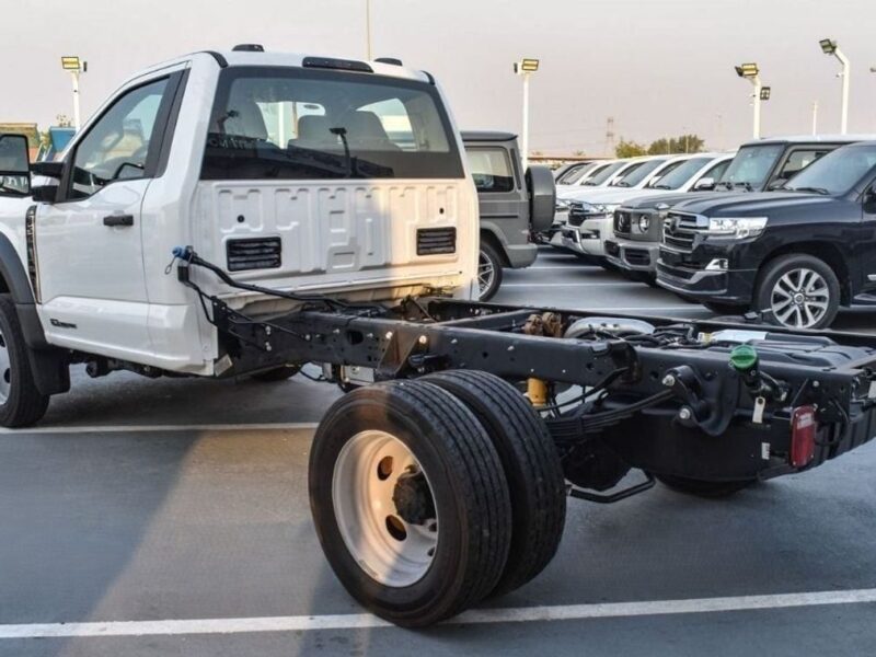 2026 Ford F550 XL Super Duty 6.7L V8 Turbo Petrol Engine White Black Pickup Truck Automatic