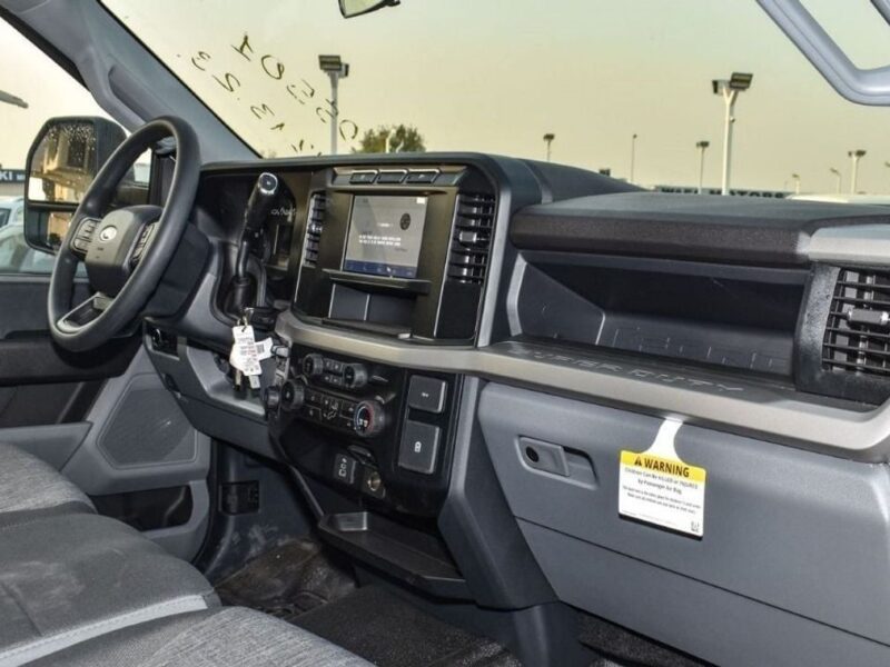 2026 Ford F550 XL Super Duty 6.7L V8 Turbo Petrol Engine White Black Pickup Truck Automatic