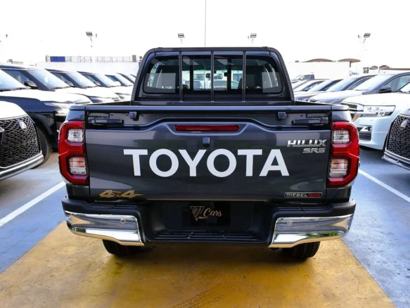 2026 Toyota Hilux SR5 2.4 L 4 Cylinders Diesel Engine Grey Black Double Cab Truck 4X4