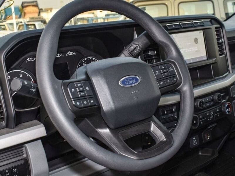 2026 Ford F550 XL Super Duty 6.7L V8 Turbo Petrol Engine White Black Pickup Truck Automatic