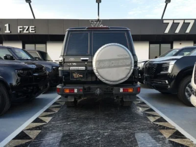 2024 TOYOTA LAND CRUISER HARD-TOP 70 SERIES 4.0L 6 Cylinders Black Tan SUV GCC