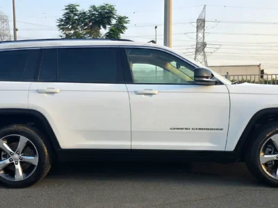 2022 Jeep Grand Cherokee Limited 6 Cylinders Petrol Engine White Beige SUV GCC Specs