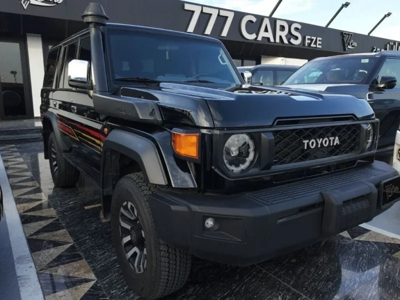 2024 TOYOTA LAND CRUISER HARD-TOP 70 SERIES 4.0L 6 Cylinders Black Tan SUV GCC