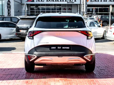 2024 Kia Sportage LX 2.0 Litres 4-cylinder Petrol Engine White Red SUV GCC Specs