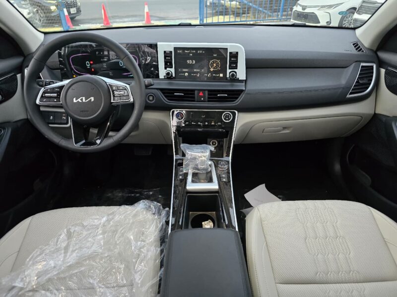 2026 Kia Seltos 1.5L Naturally Aspirated Petrol 4 Cylinders Red Beige SUV GCC Specs