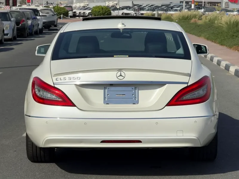 2011 Mercedes-Benz CLS-Class CLS 350 BlueEFFICIENCY 6 Cylinders White Black Sedan