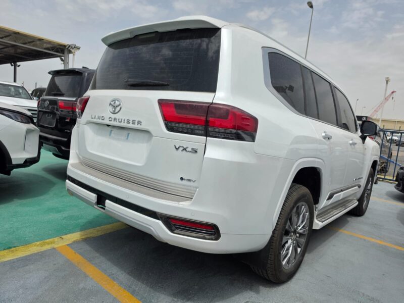 2026 TOYOTA LAND CRUISER LC300 VXS 3.5L Twin Turbo V6 Hybrid Engine White Red SUV