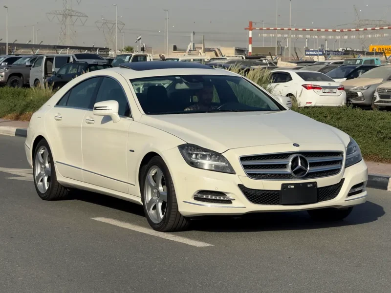 2011 Mercedes-Benz CLS-Class CLS 350 BlueEFFICIENCY 6 Cylinders White Black Sedan