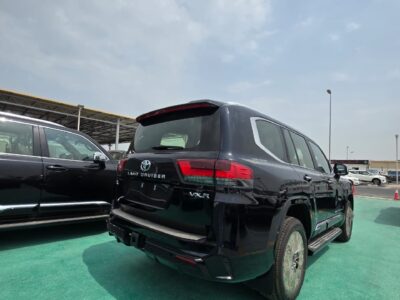 2026 TOYOTA LAND CRUISER LC300 VXR 3.5L Twin Turbo V6 Petrol Engine Black Red SUV