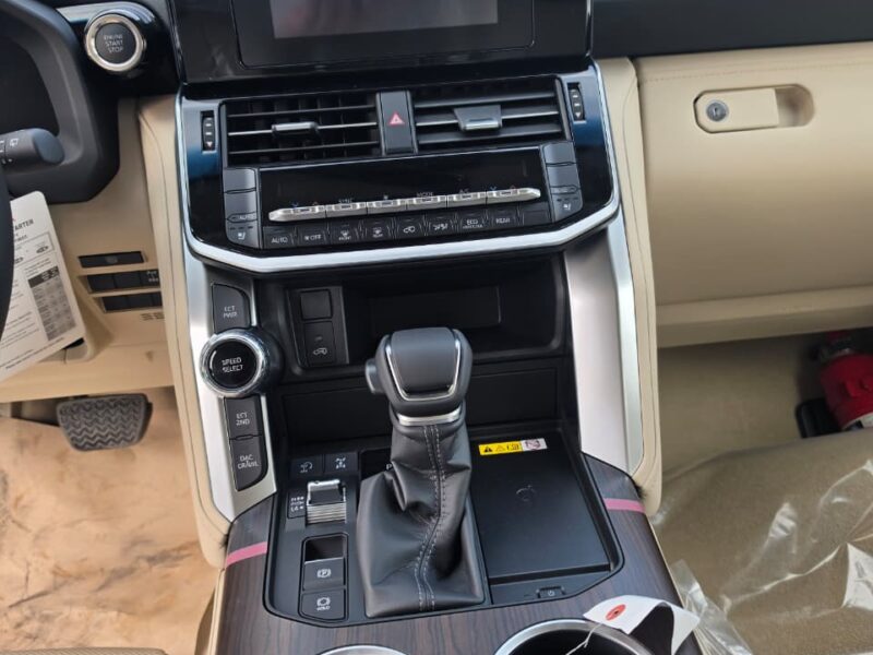 2026 TOYOTA LAND CRUISER LC300 GXR 4WD 4.0 Litres V6 Petrol Engine White Beige SUV